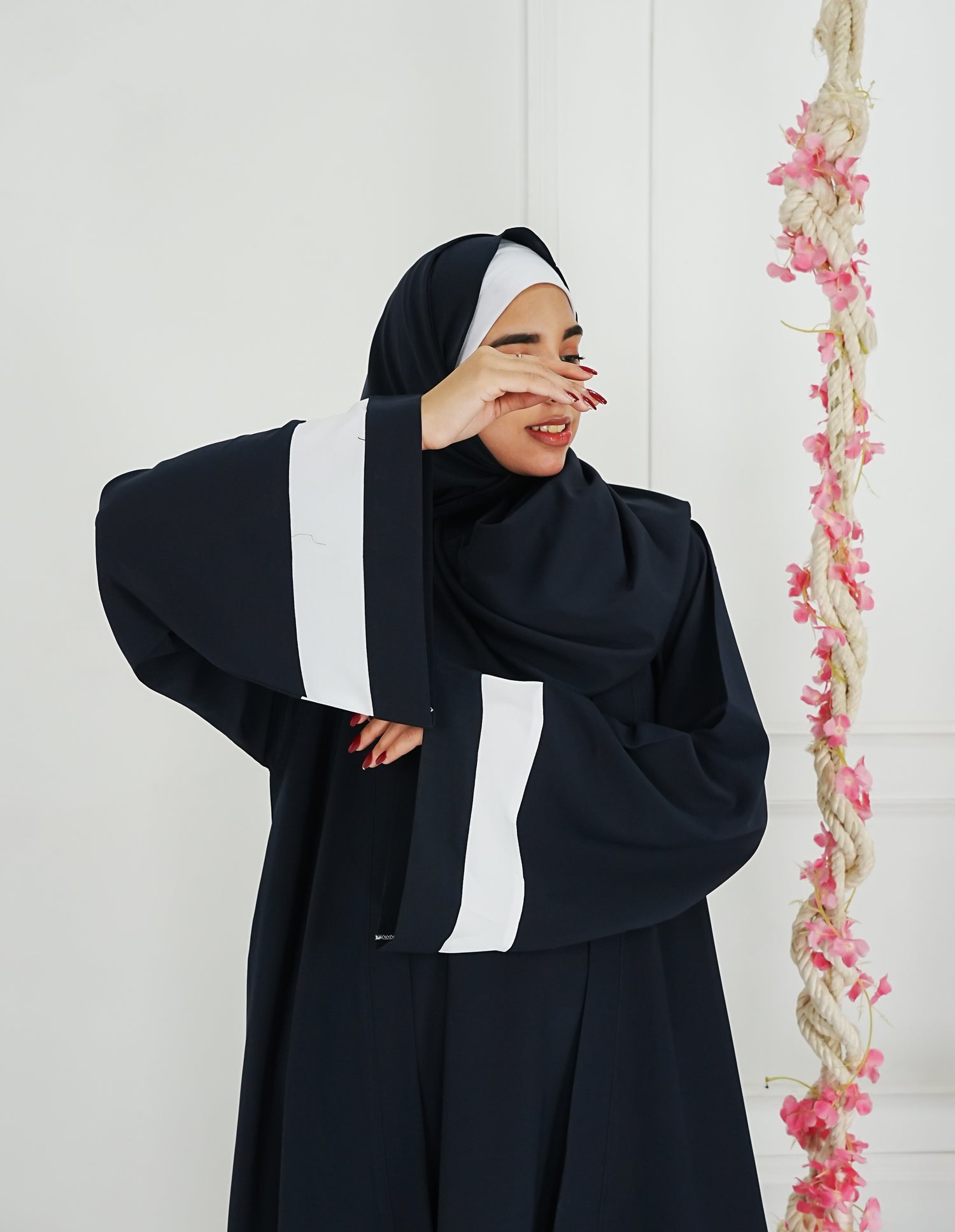 Zephyr Abaya - Charcoal