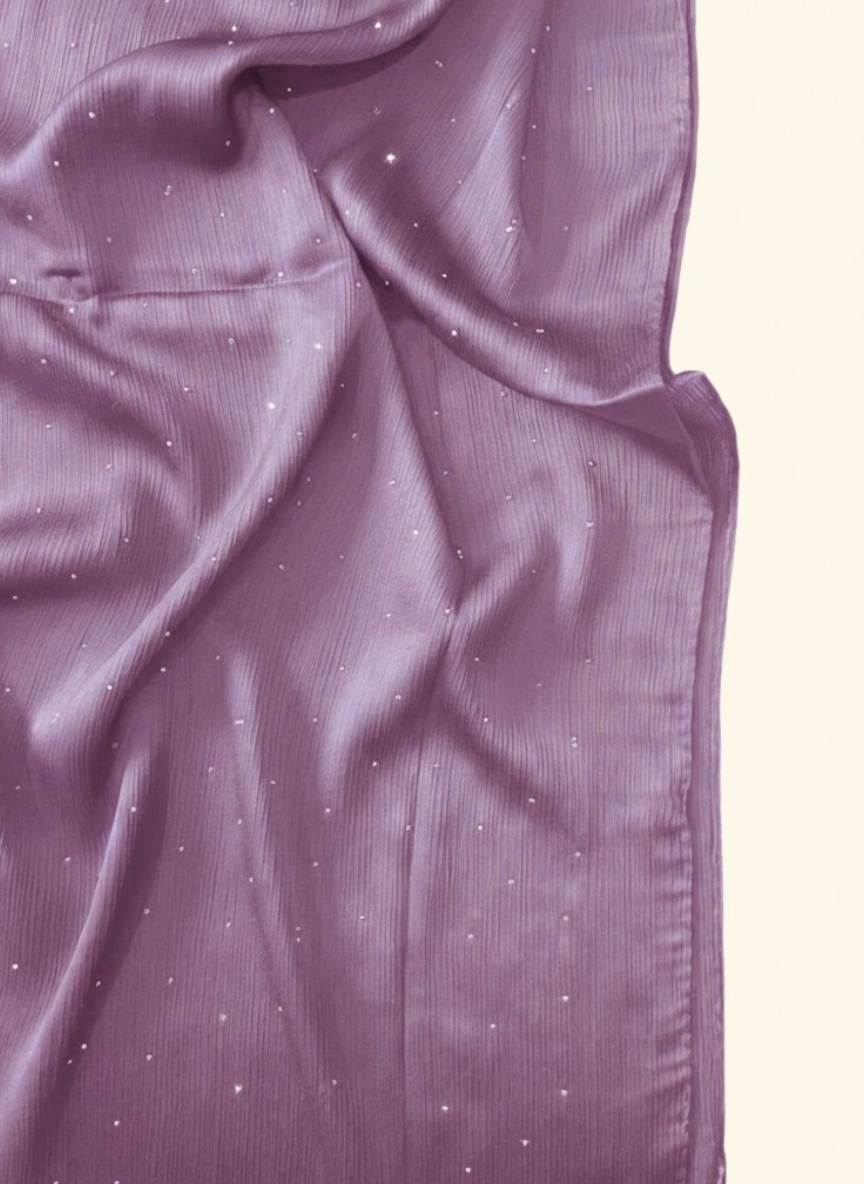 A Luxe Crinkle Silk Hijab in a soft lilac shade, showcasing its textured, crinkled finish.